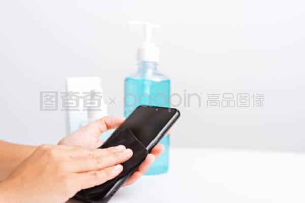 智能手機(jī)清潔與個人衛(wèi)生 如何正確使用沖壓器、消毒劑和酒精噴霧